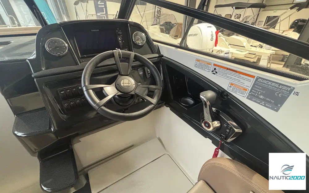 slider 13 Quicksilver Activ 755 Cruiser