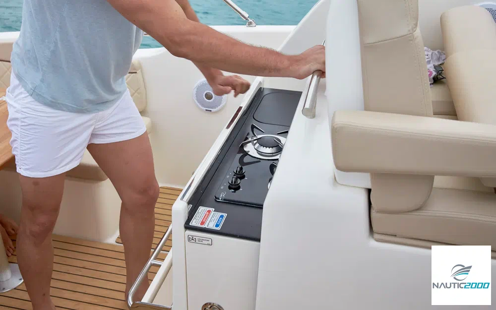 slider 8 Quicksilver Activ 875 Sundeck