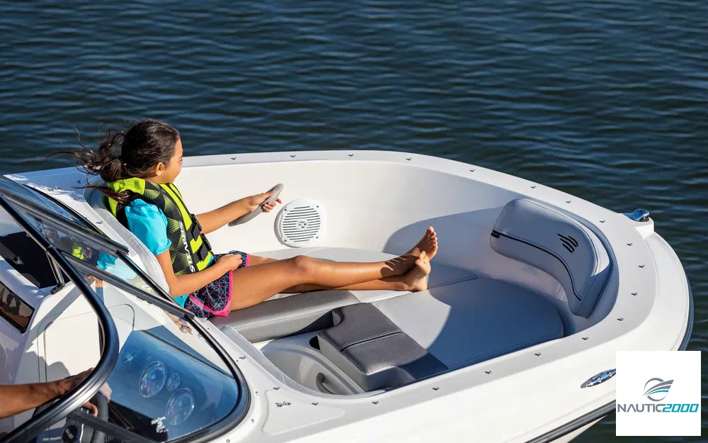 slider 1 Bayliner VR4 BOWRIDER OB