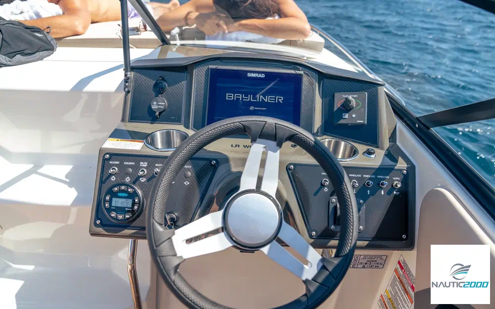 slider 9 Bayliner VR6 Cuddy