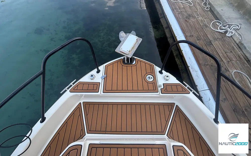 slider 12 Quicksilver Activ 705 Pilothouse