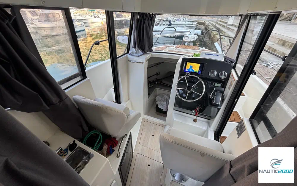 slider 16 Quicksilver Activ 705 Pilothouse