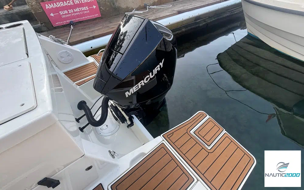 slider 5 Quicksilver Activ 705 Pilothouse