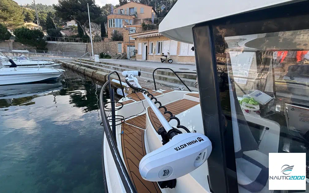 slider 14 Quicksilver Activ 705 Pilothouse