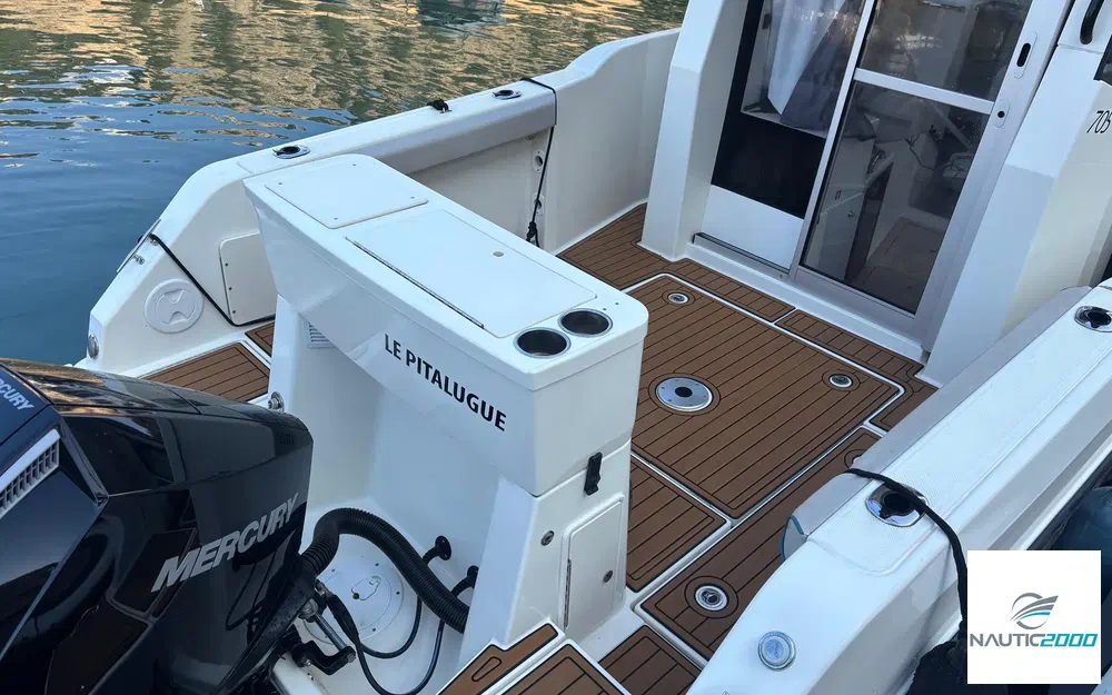 slider 6 Quicksilver Activ 705 Pilothouse