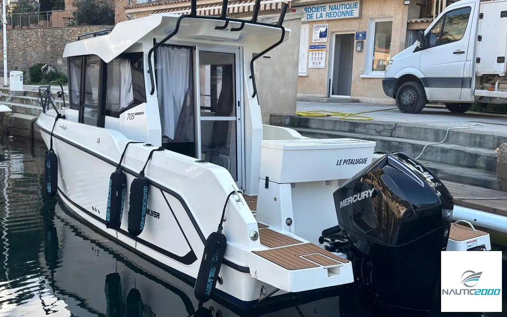 slider 1 Quicksilver Activ 705 Pilothouse