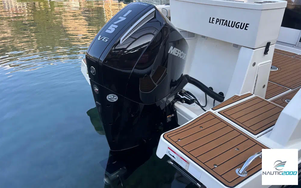 slider 4 Quicksilver Activ 705 Pilothouse