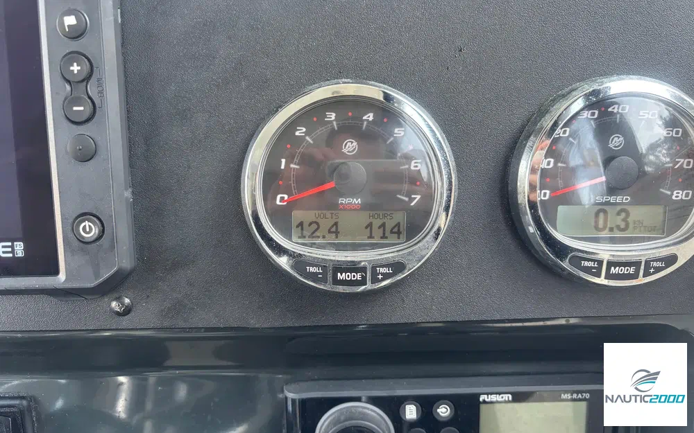 slider 22 Quicksilver Activ 705 Pilothouse