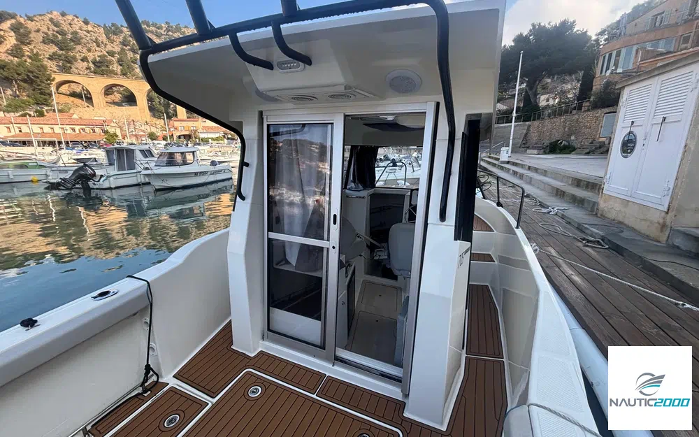 slider 10 Quicksilver Activ 705 Pilothouse