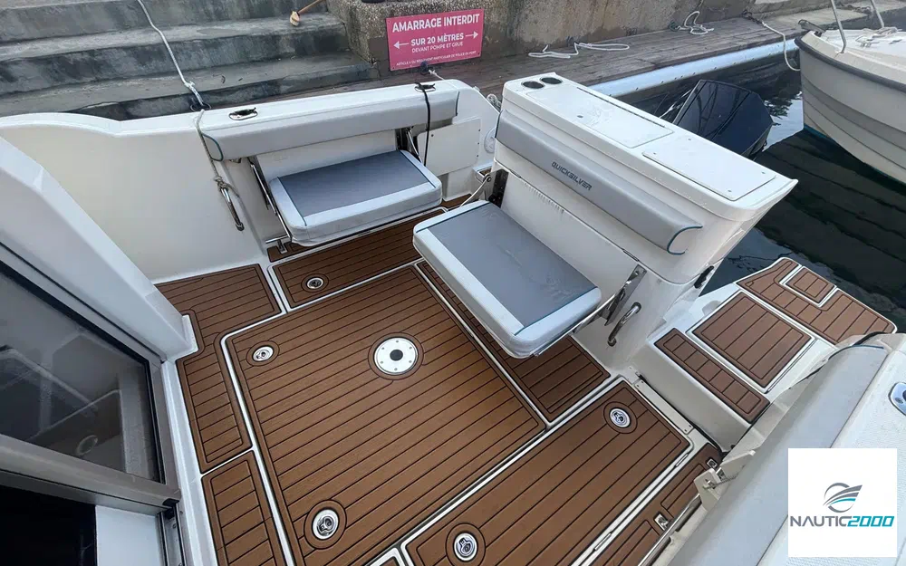 slider 9 Quicksilver Activ 705 Pilothouse