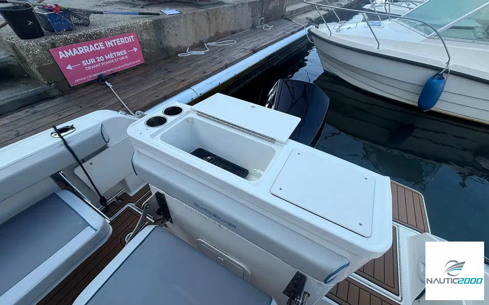 slider 8 Quicksilver Activ 705 Pilothouse