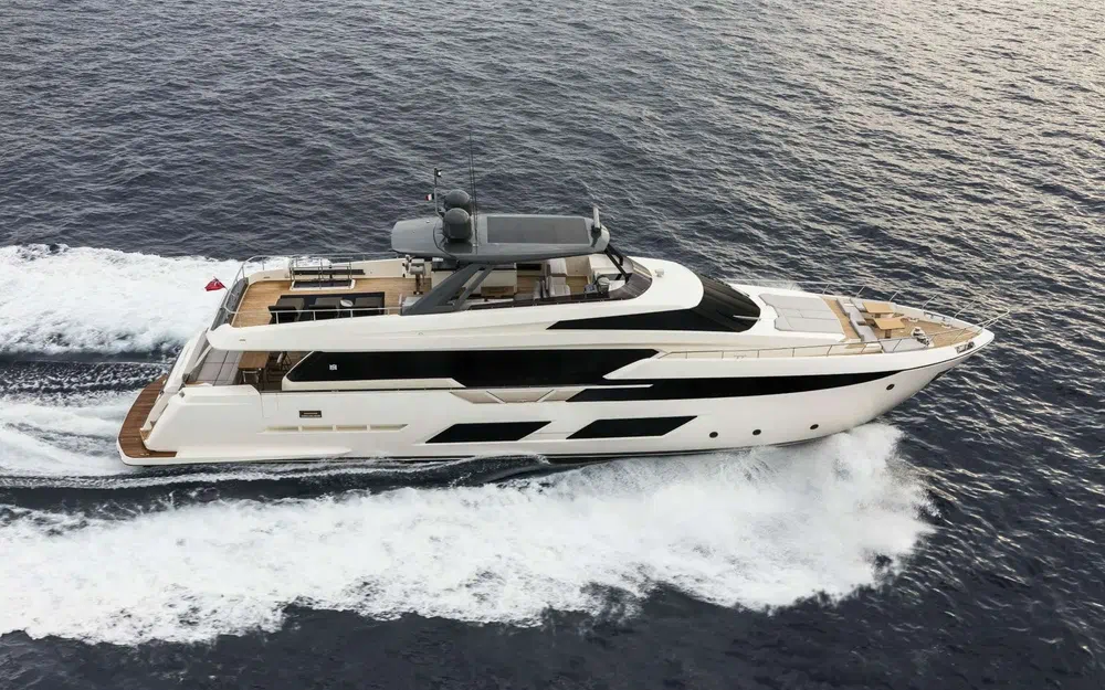 Ferretti  920