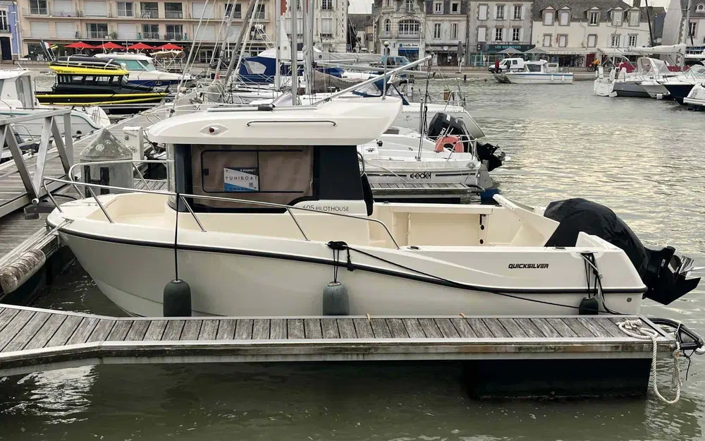 Quicksilver Activ 605 Pilothouse