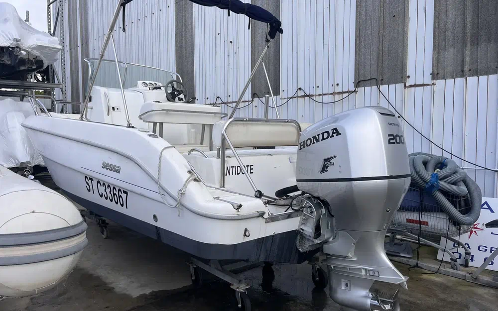 Sessa Marine Key Largo 22 Deck