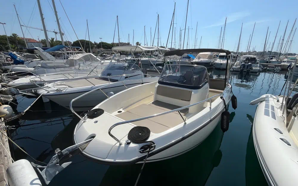 Quicksilver Activ 675 Open