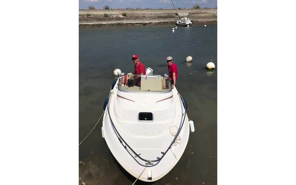 B2 Marine Cap Ferret 552 Cabin Cruiser