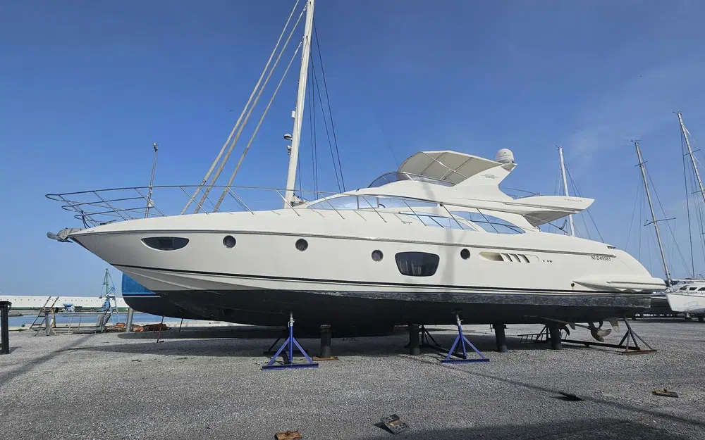 Azimut  62 E