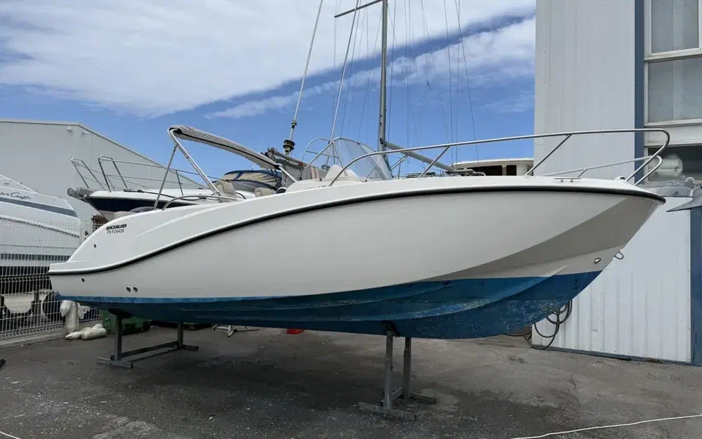 Quicksilver Activ 675 Open