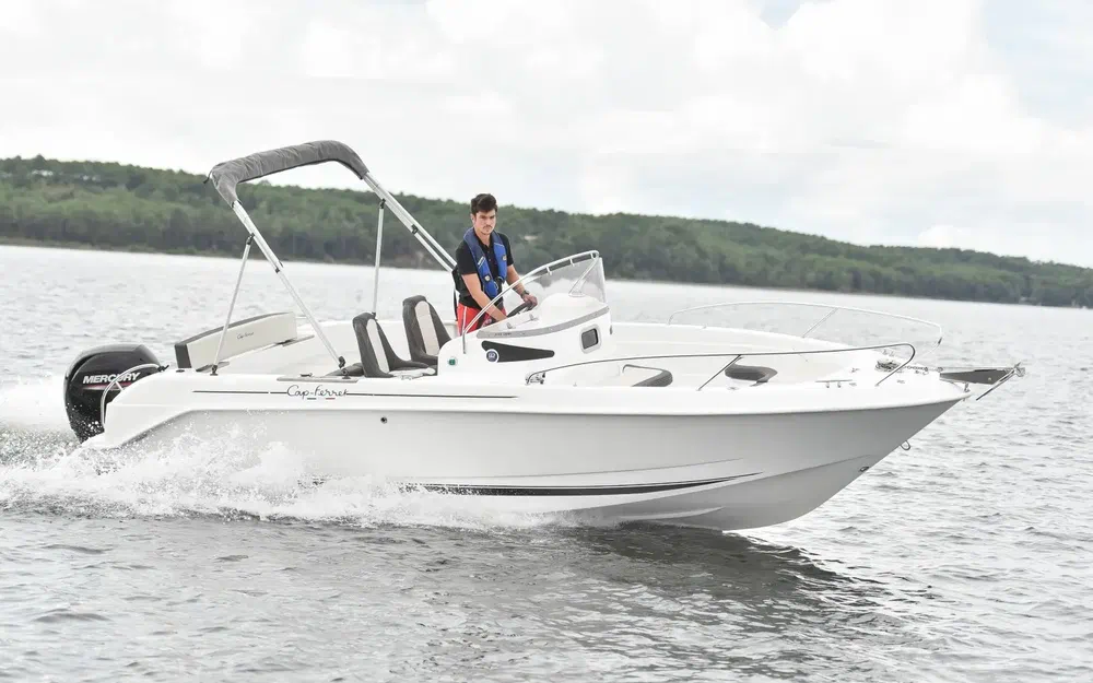 B2 Marine Cap Ferret 652