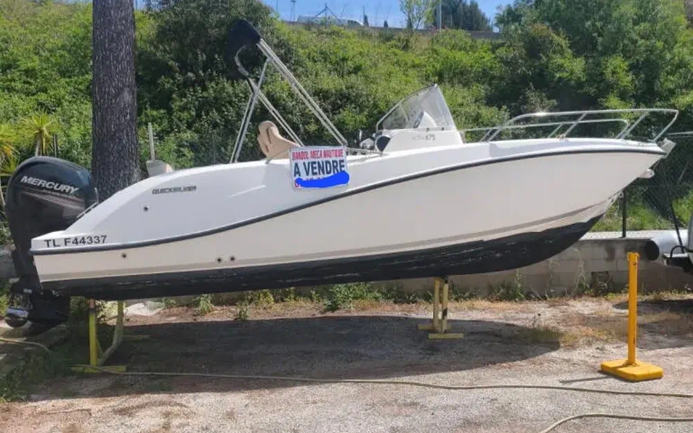 Quicksilver Activ 675 Open