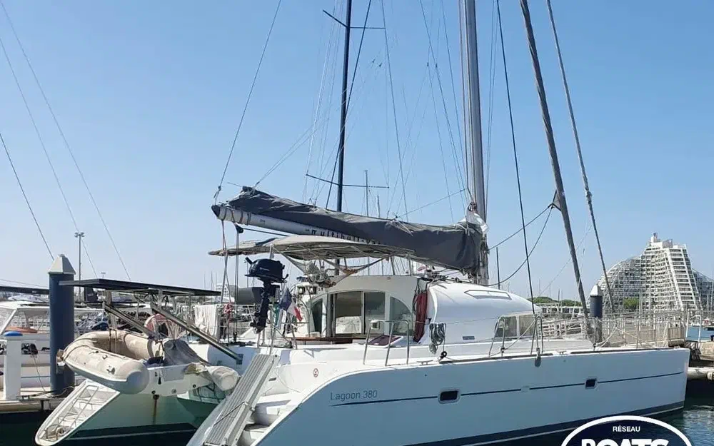 Lagoon  380