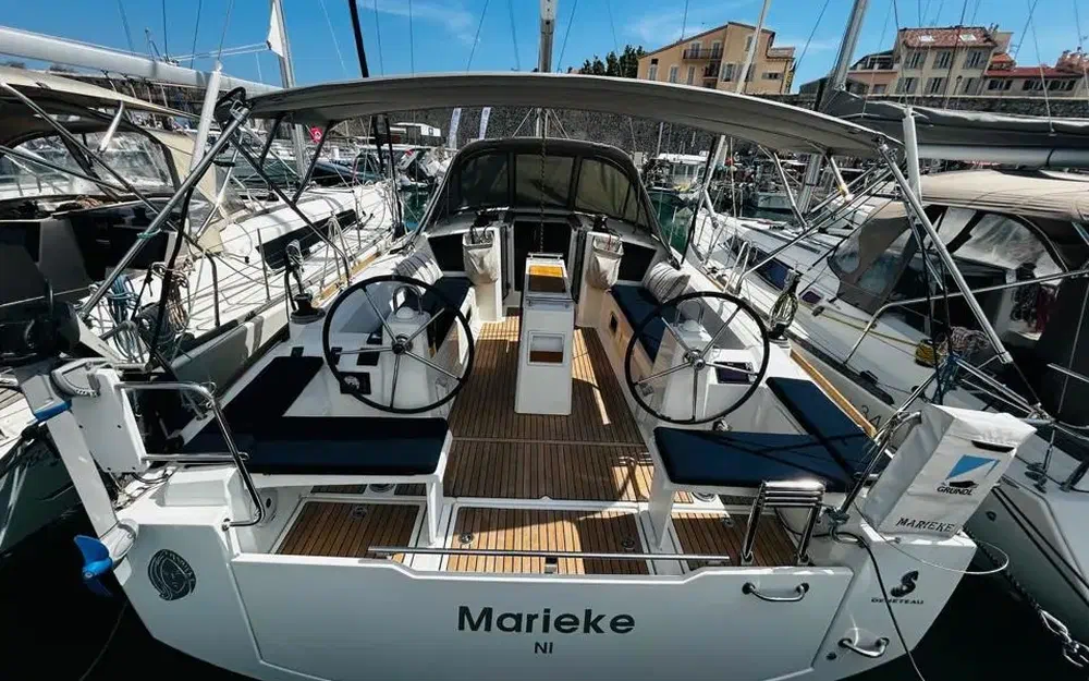 Beneteau Oceanis 38.1