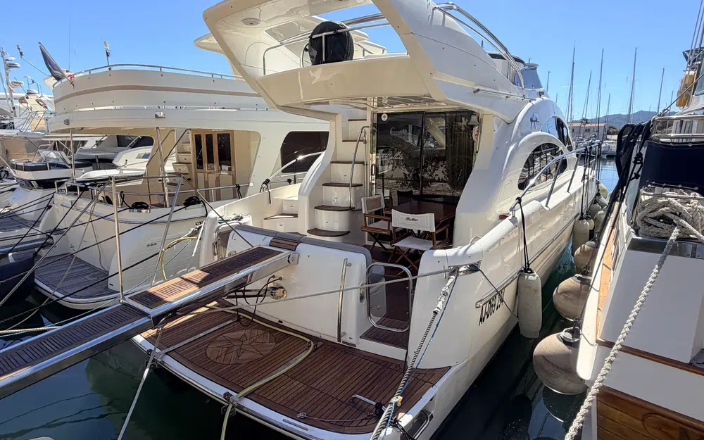 Azimut  42 Fly