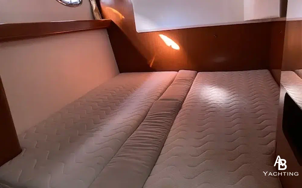 slider 10 Beneteau Antares 42