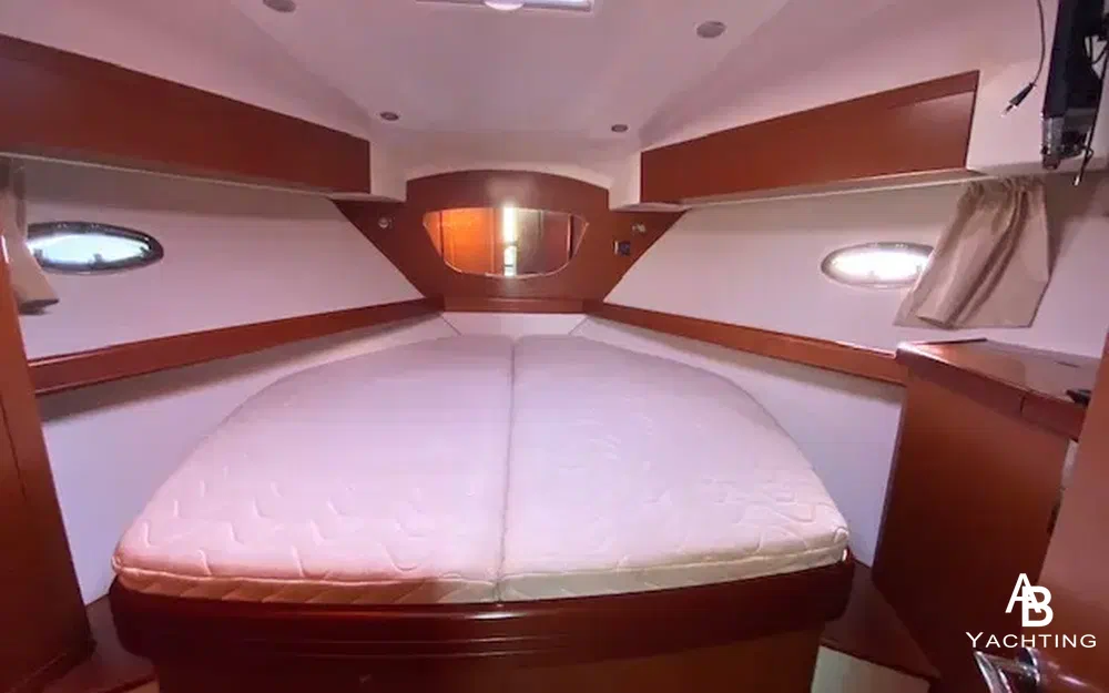 slider 12 Beneteau Antares 42