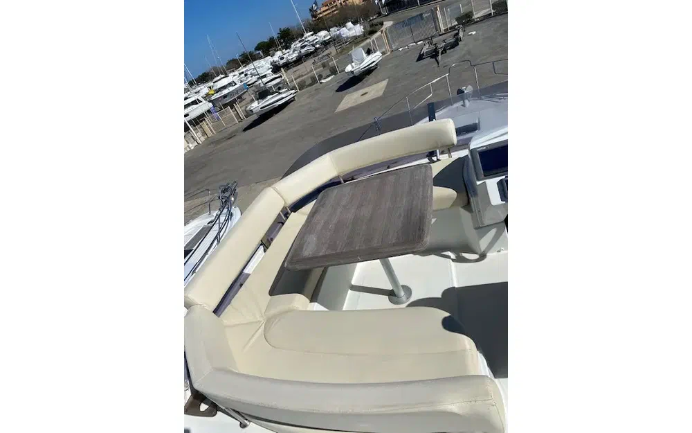 slider 17 Beneteau Antares 42