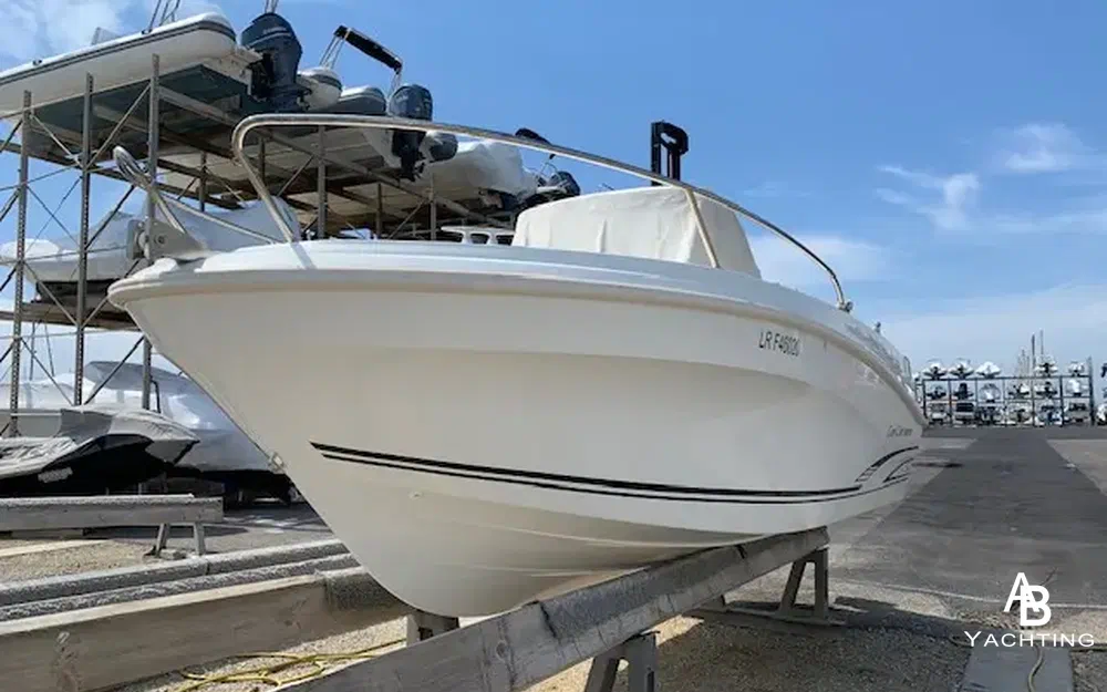 slider 1 Jeanneau Cap Camarat 5.5 CC