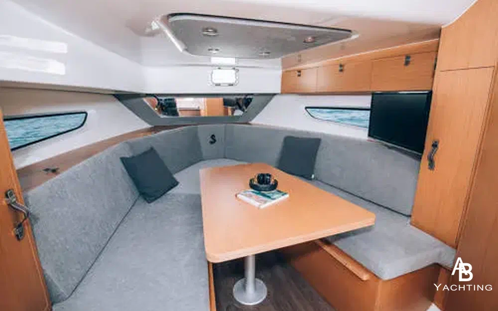 slider 9 Beneteau Flyer 10