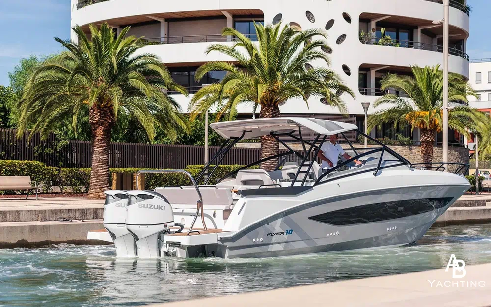 slider 4 Beneteau Flyer 10