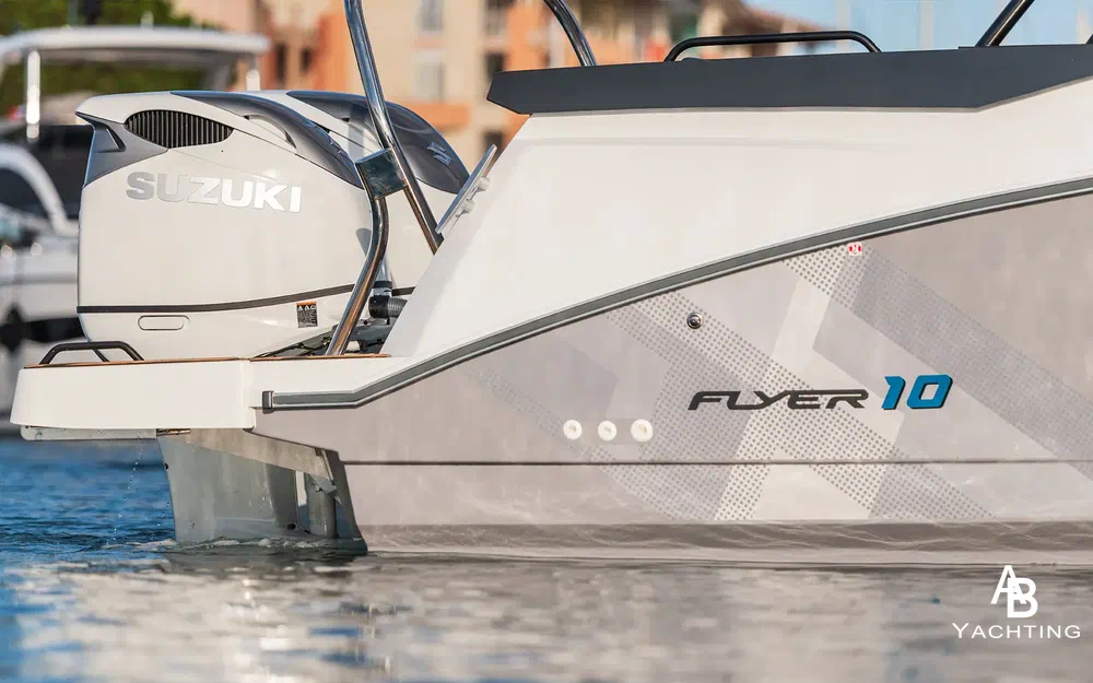 slider 5 Beneteau Flyer 10