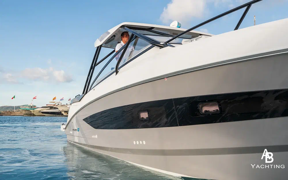 slider 6 Beneteau Flyer 10