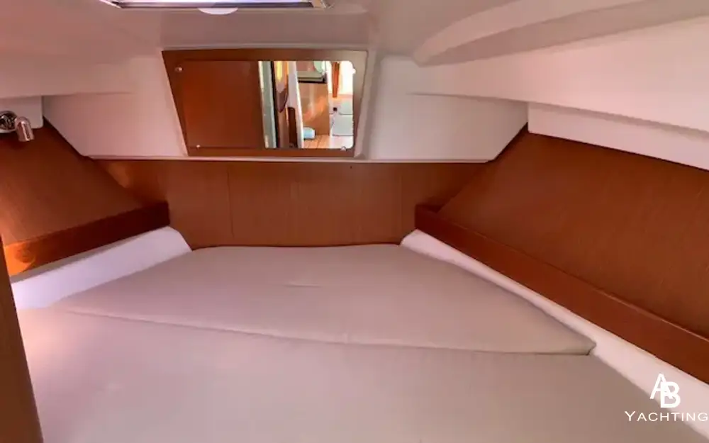 slider 12 Beneteau Antares 8