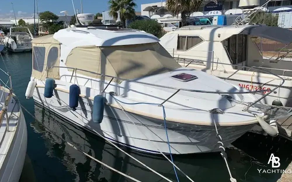 slider 1 Beneteau Antares 8