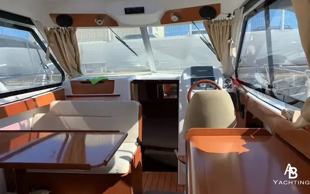 slider 4 Beneteau Antares 8