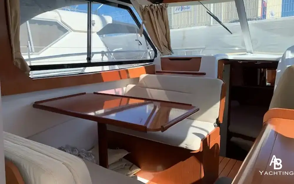 slider 5 Beneteau Antares 8