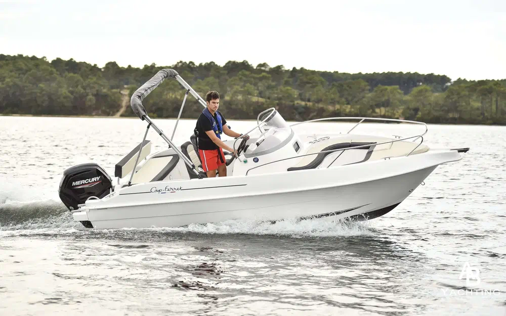 slider 1 B2 Marine Cap Ferret 572