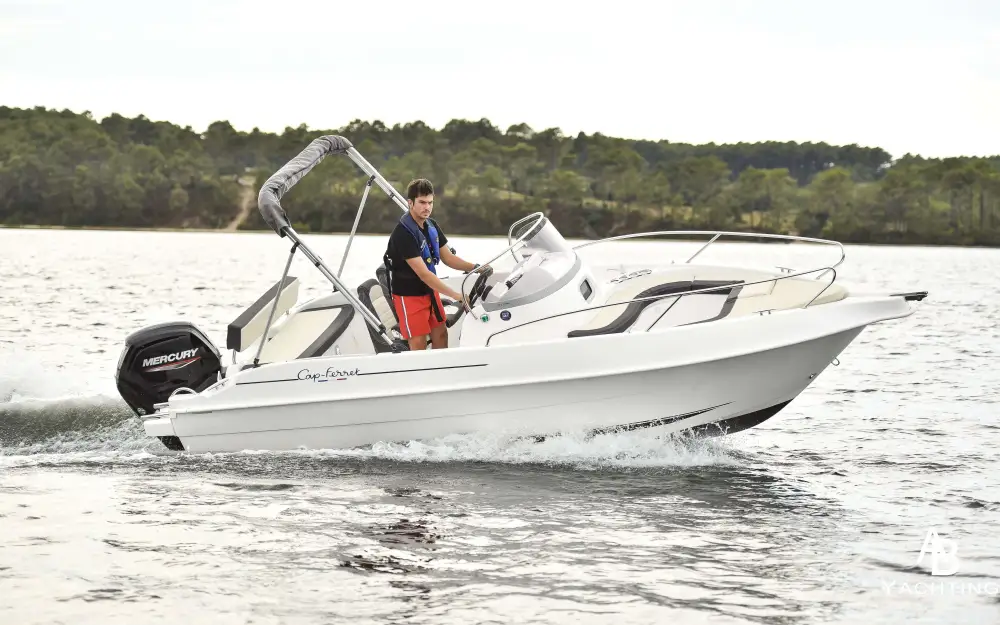 slider 1 B2 Marine Cap Ferret 572 Open