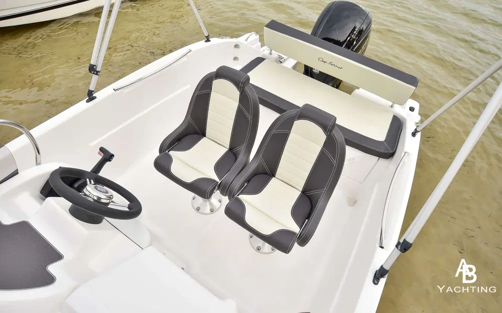 slider 4 B2 Marine Cap Ferret 572