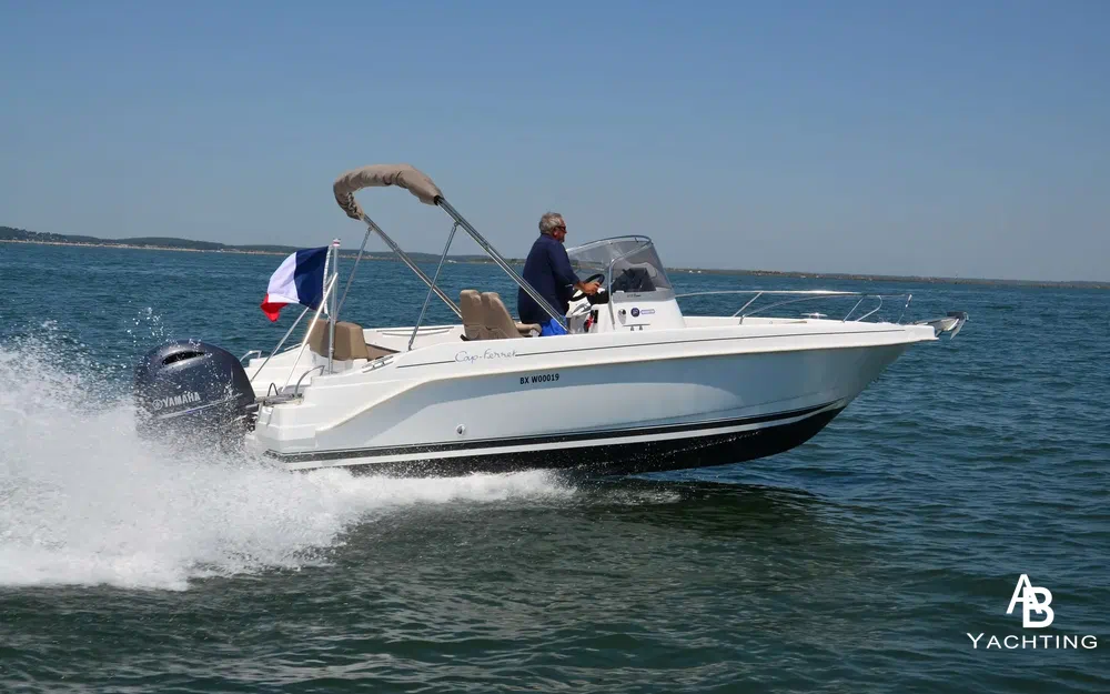 slider 1 B2 Marine Cap Ferret 702