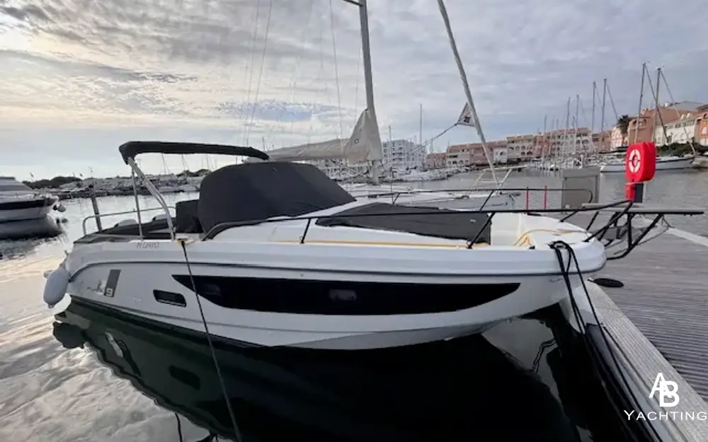 slider 1 Beneteau Flyer 9 Sundeck