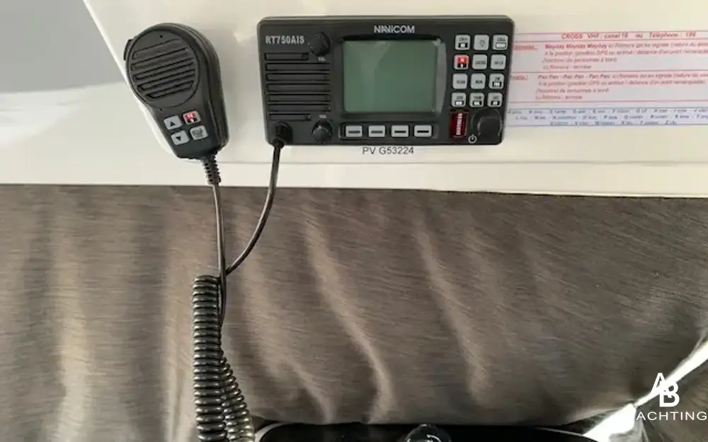 slider 12 Beneteau Antares 8 OB V2