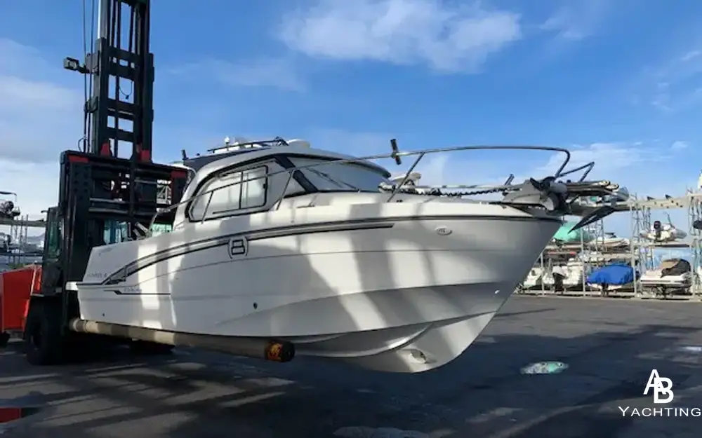 slider 1 Beneteau Antares 8 OB V2