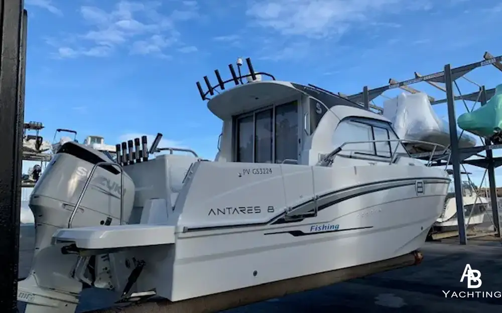 slider 3 Beneteau Antares 8 OB V2