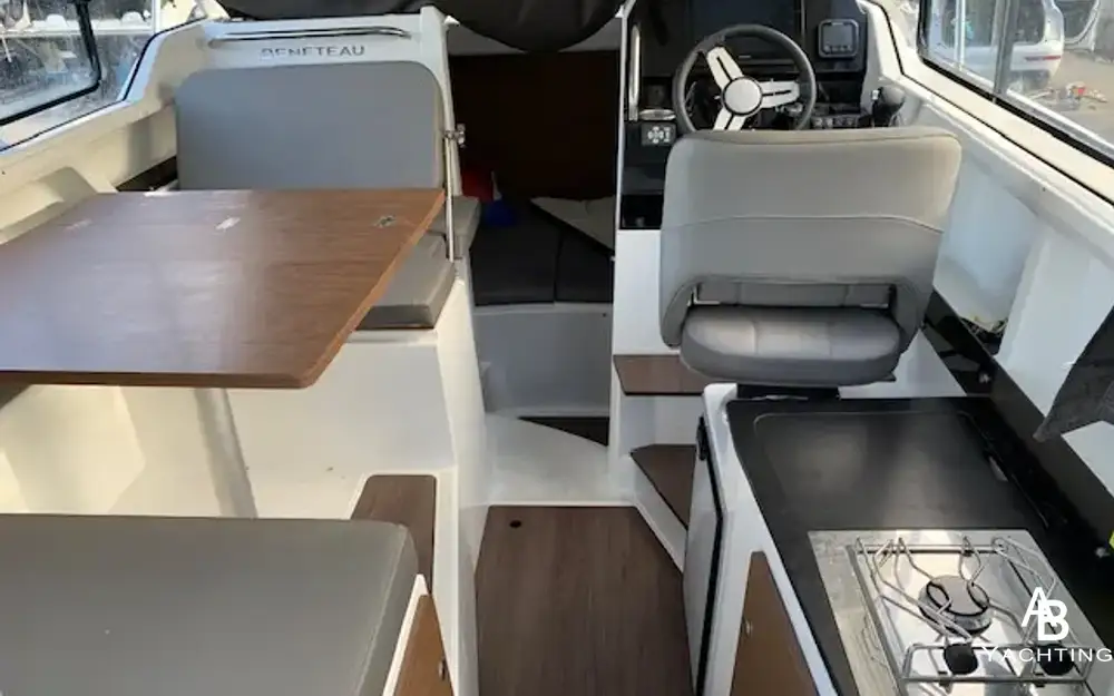 slider 8 Beneteau Antares 8 OB V2