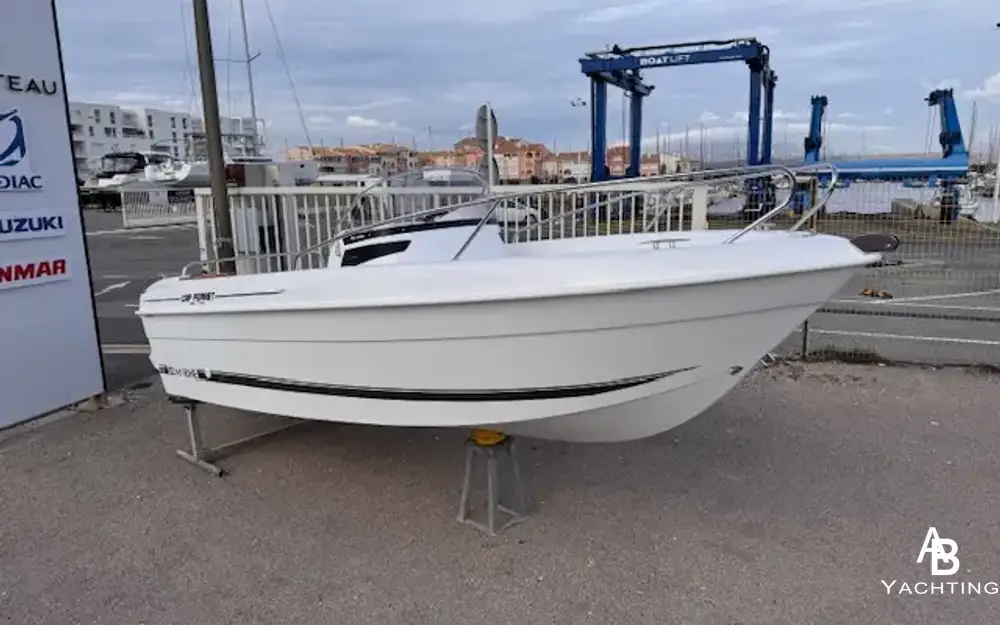 slider 1 B2 Marine Cap Ferret 522 Open