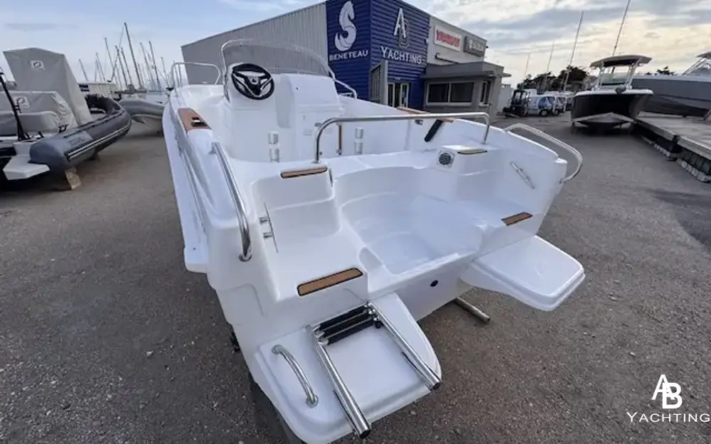 slider 2 B2 Marine Cap Ferret 522 Open